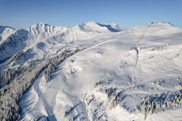 Saalbach Hinterglemm ski slopes with panoramic alpine mountain views and perfectly groomed pistes in winter