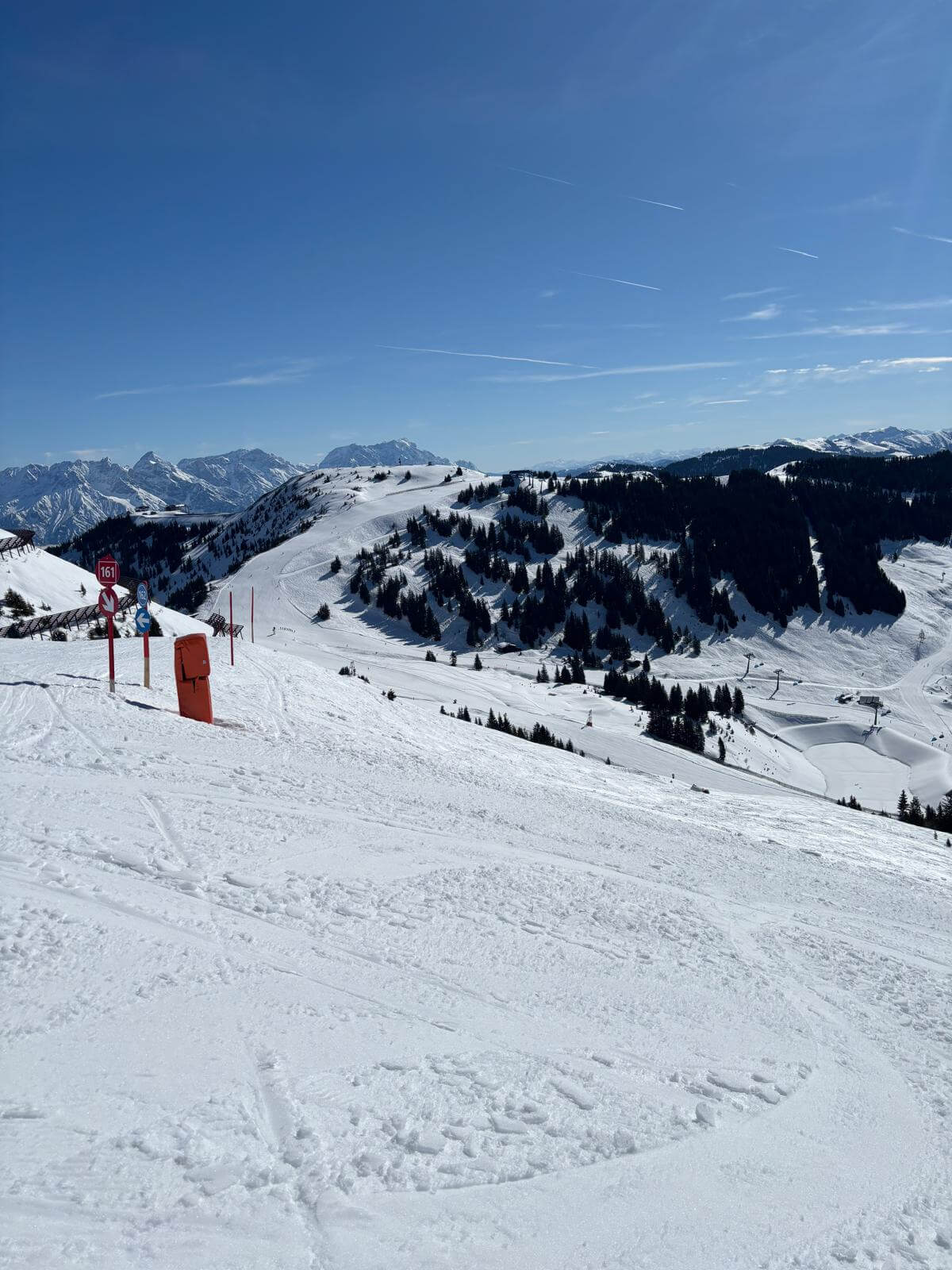 Easter skiing in Saalbach with views of the Leoganger Steinberge