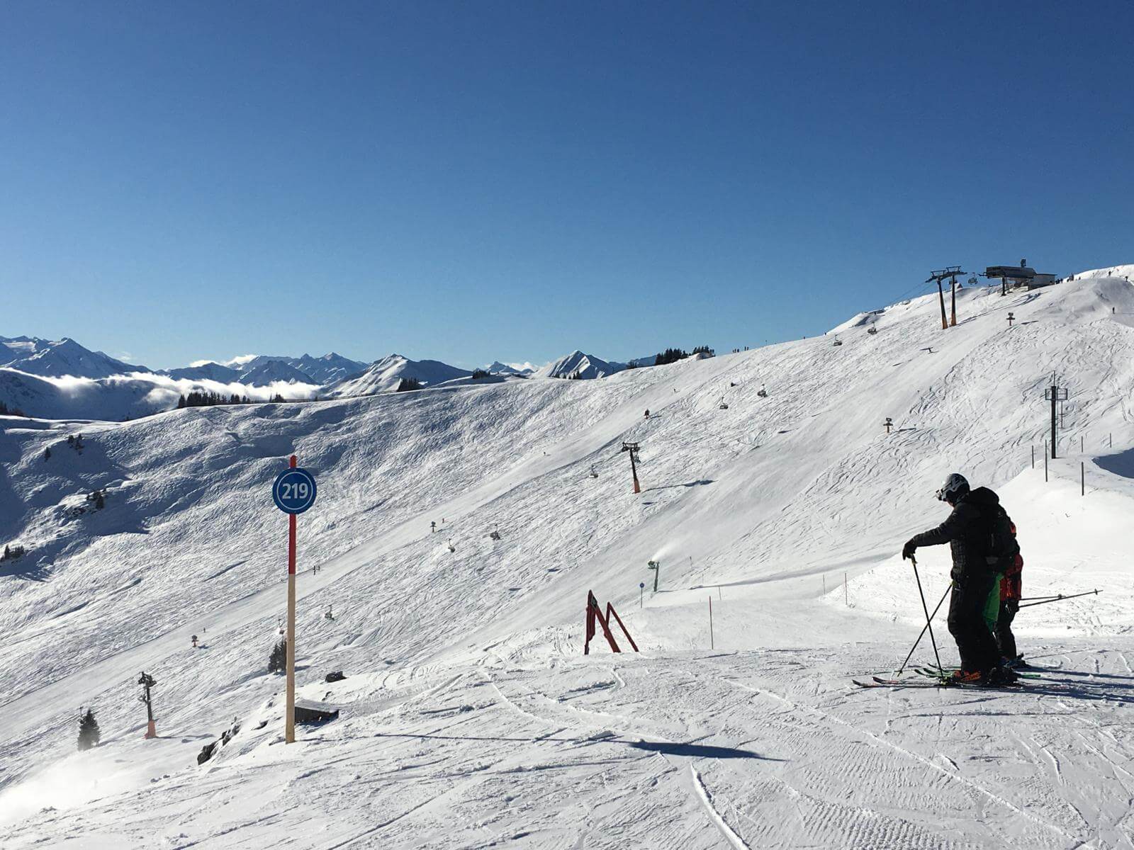Blue sky and perfect snow, Easter skiing in Saalbach Hinterglemm Leogang