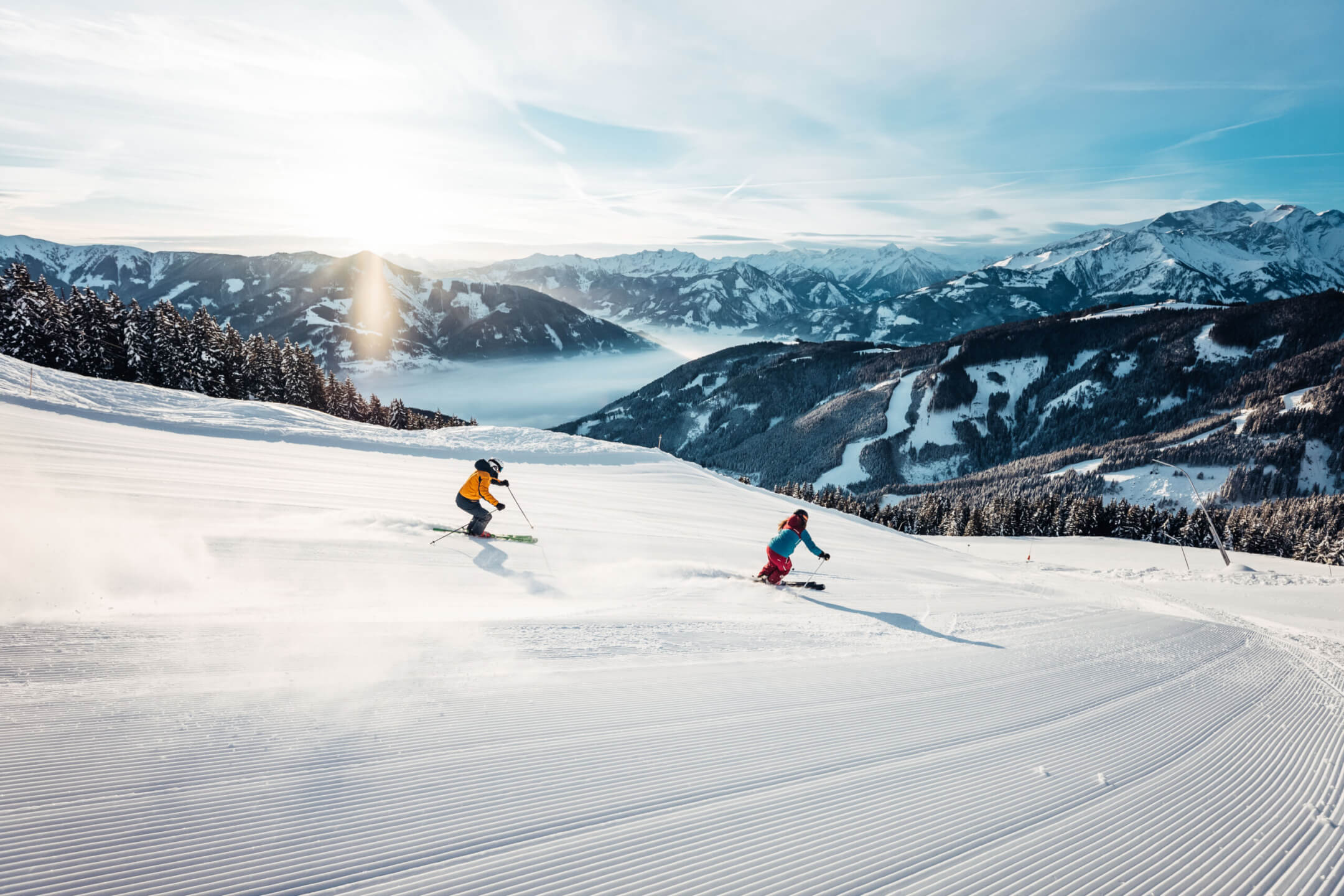 Skiing on the Schmittenhöhe above Zell am See with an endless view over the Alps